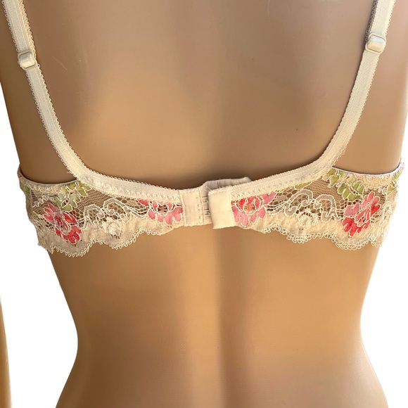 Vintage 90s Lise Charmel cream pink & green lacy bra - Picture 9 of 11